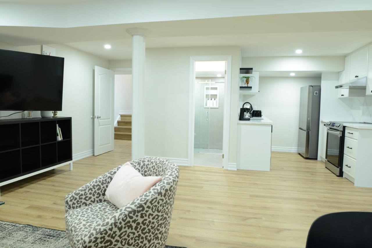 Spacious 2-Bed-Room Near Yonge & Major Mackenzie Ричмонд-Гілл Екстер'єр фото