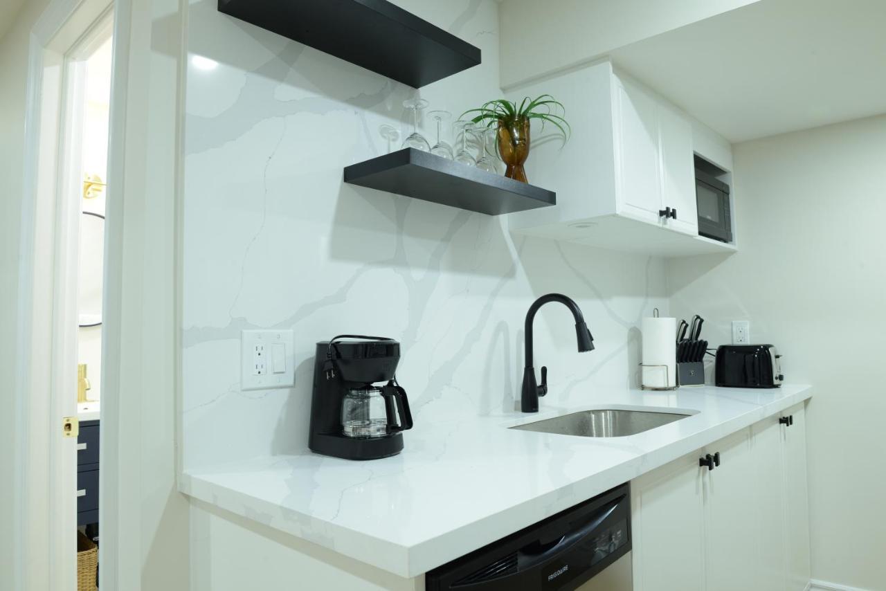 Spacious 2-Bed-Room Near Yonge & Major Mackenzie Ричмонд-Гілл Екстер'єр фото