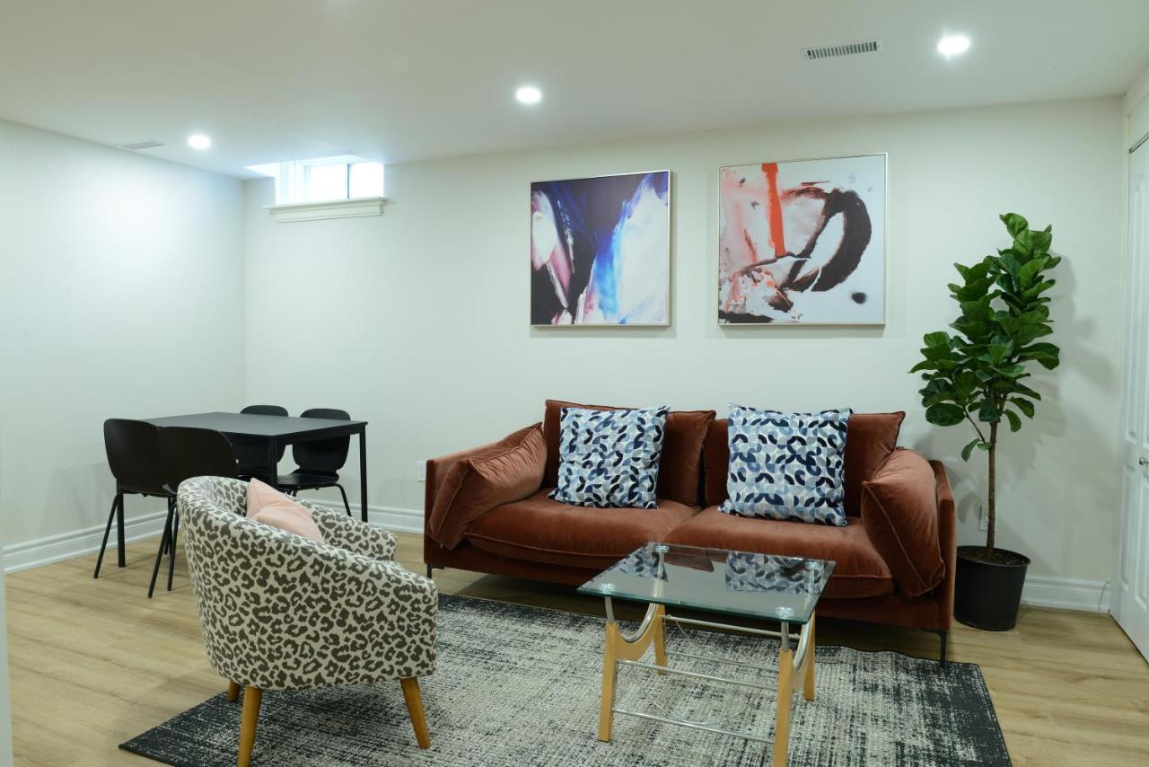 Spacious 2-Bed-Room Near Yonge & Major Mackenzie Ричмонд-Гілл Екстер'єр фото