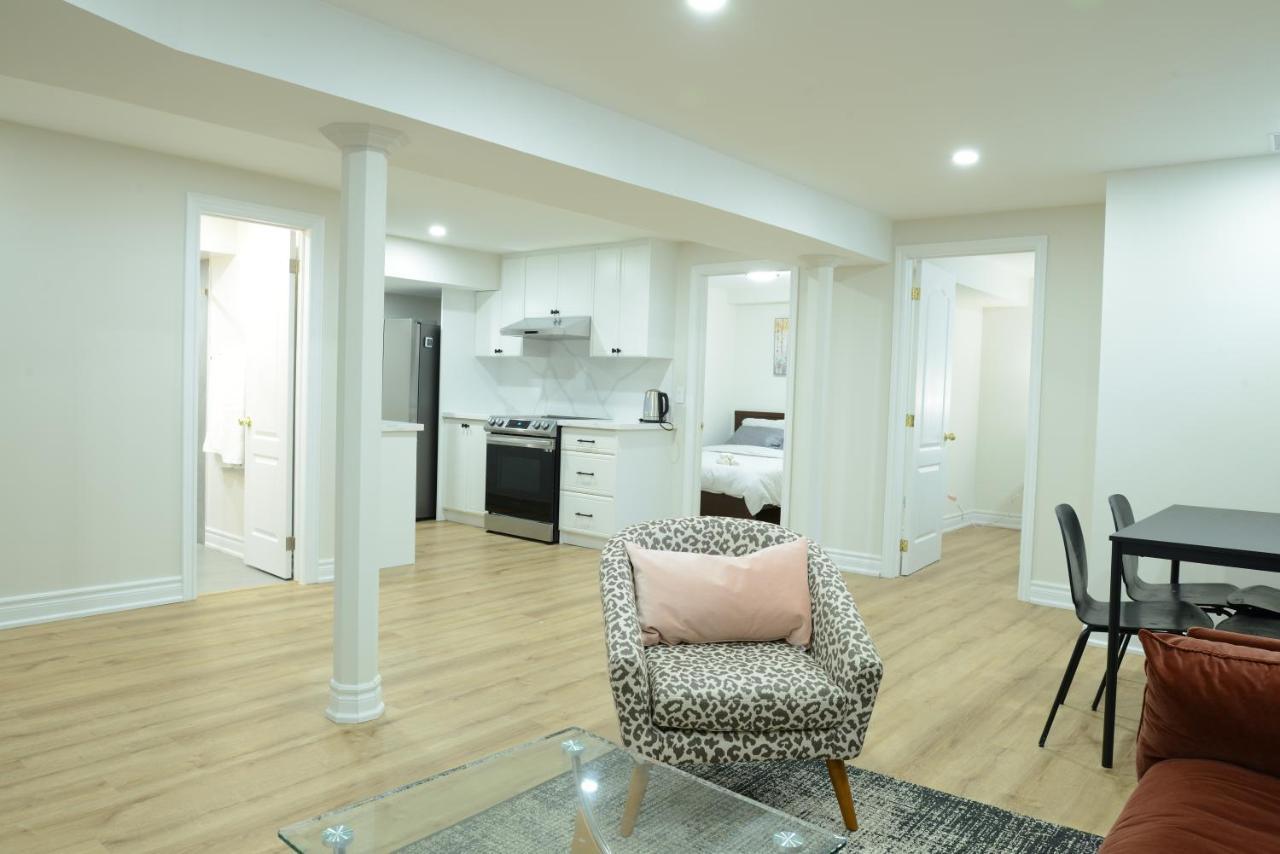 Spacious 2-Bed-Room Near Yonge & Major Mackenzie Ричмонд-Гілл Екстер'єр фото