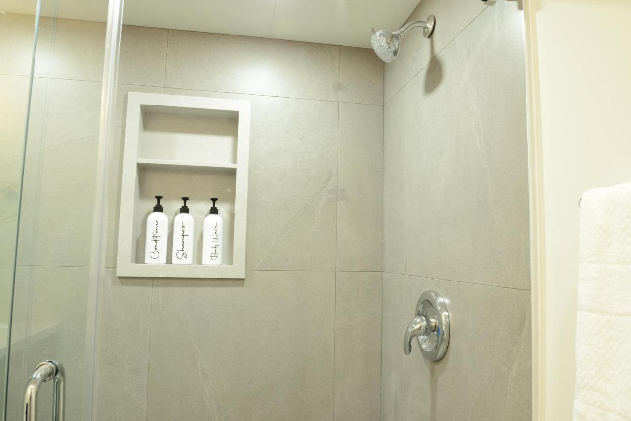 Spacious 2-Bed-Room Near Yonge & Major Mackenzie Ричмонд-Гілл Екстер'єр фото