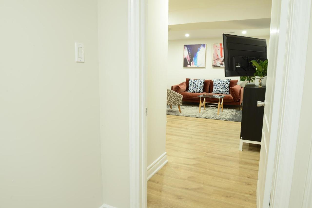 Spacious 2-Bed-Room Near Yonge & Major Mackenzie Ричмонд-Гілл Екстер'єр фото