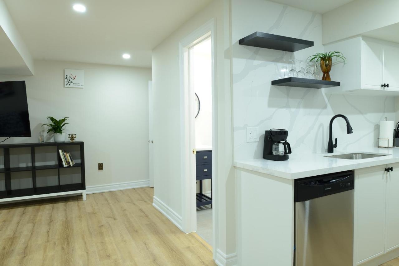 Spacious 2-Bed-Room Near Yonge & Major Mackenzie Ричмонд-Гілл Екстер'єр фото